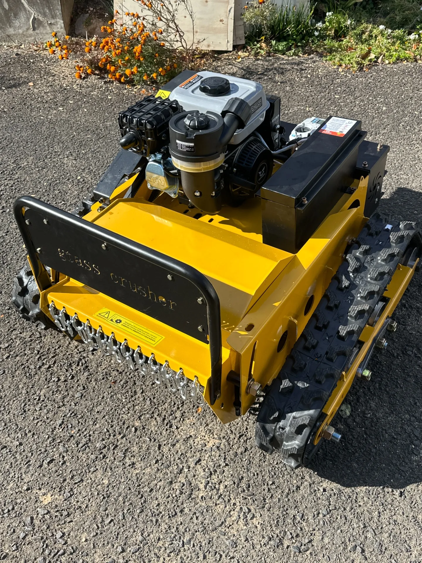 ラジコン草刈り機